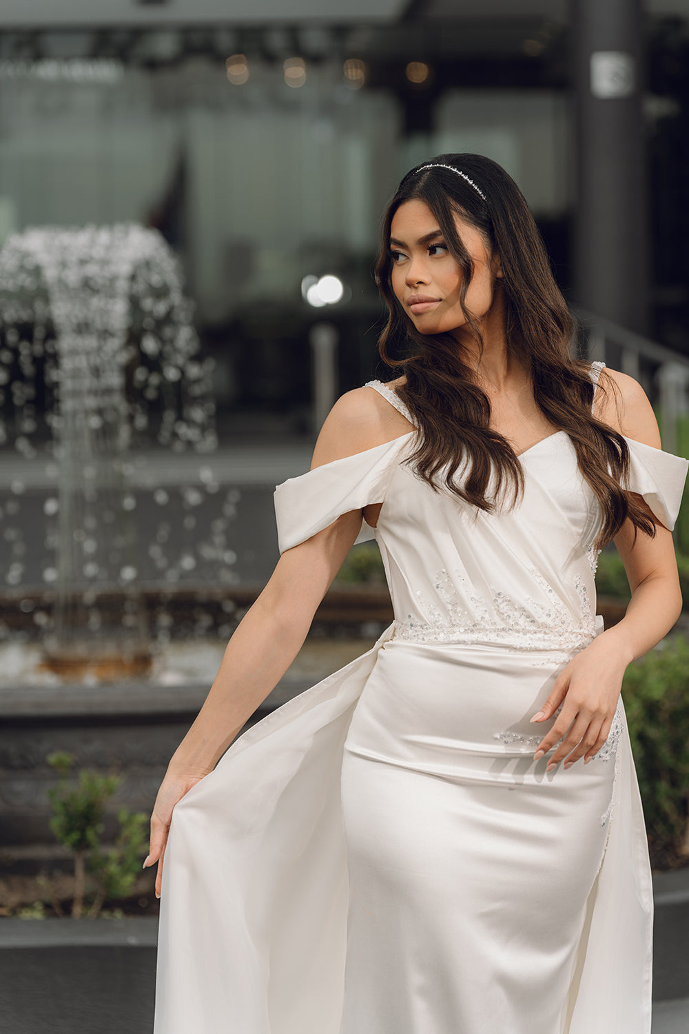 Moon-Fit and Flare Style Wedding Dress 